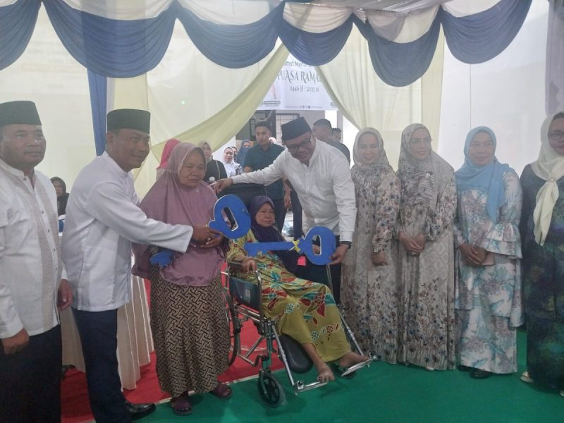 Bupati Deliserdang Berjemur di Galang, Berbagai Bantuan Diserahkan