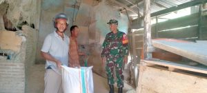 Tingkatkan Keakraban di Wilayah Binaan, Babinsa Koramil 1410-01/Bissappu Melakukan Kegiatan Komsos