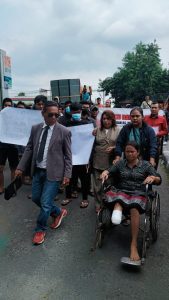 Gunakan Kursi Roda, Korban Dugaan Malpraktek RS Mitra Sejati minta Kapoldasu Tindaklanjuti Laporannya