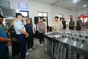 Kapolda Sulsel Dampingi Kapolri Tinjau SPPG Polda Sulsel, Pastikan Kesiapan Dukung Program Makan Bergizi Gratis