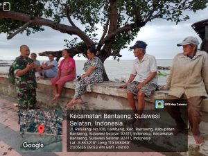 Babinsa Koramil 1410-02/Eremerasa Ciptakan Keakraban dengan Warga Binaan Melalui Komsos