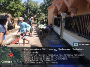 Karya Bakti Babinsa dan Warga Karatuang Wujudkan Kepedulian terhadap Fasilitas Umum