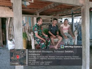 Babinsa Desa Bonto Loe Ajak Warga Jaga Kesehatan dan Keharmonisan Lingkungan Melalui Komunikasi Sosial