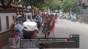 Babinsa Bonto Lebang Hadiri Takziah dan Jalin Komsos di Rumah Duka Warga Binaan