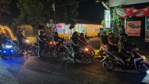 Patroli Binter Kolaborasi Kodim 1410/Bantaeng dan Komduk Perkuat Keamanan Malam di Kota Bantaeng