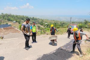 Usai Dengar Keluhan Warga di Rumahnya, Bupati Bantaeng Langsung Perintahkan Perbaikan Jalan